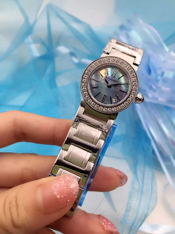 ブルガリ時計正面デザイン